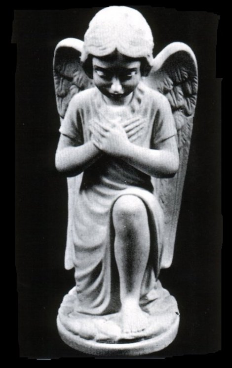 Kneeling Angel - RMS 218D - Click Image to Close